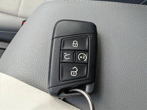 Certified 2023 Volkswagen Taos SE w/ Black Wheel Package FWD image 39