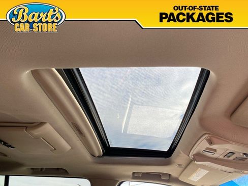 Used 2017 Cadillac Escalade ESV Luxury image 18