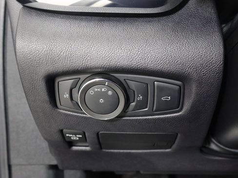 Used 2017 Lincoln Continental Select image 23