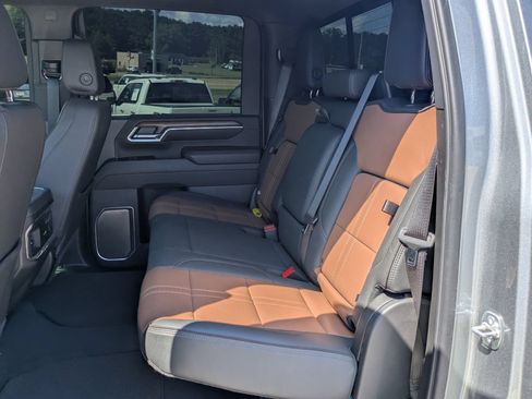 Used 2025 Chevrolet Silverado 2500 High Country w/ High Country Premium Package AWD/4WD image 9