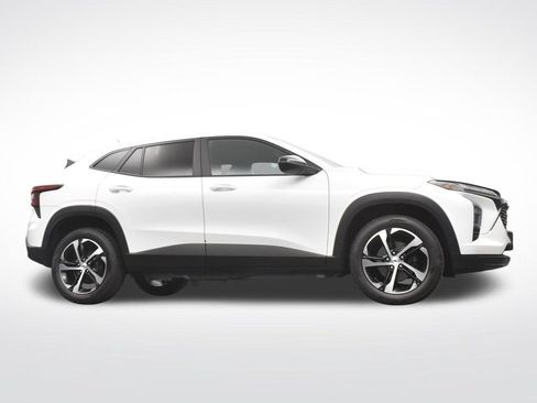 Used 2024 Chevrolet Trax RS FWD image 22