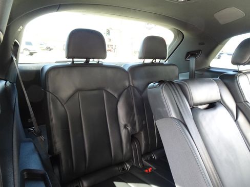 Used 2023 Audi SQ7 Premium Plus w/ Towing Package image 21