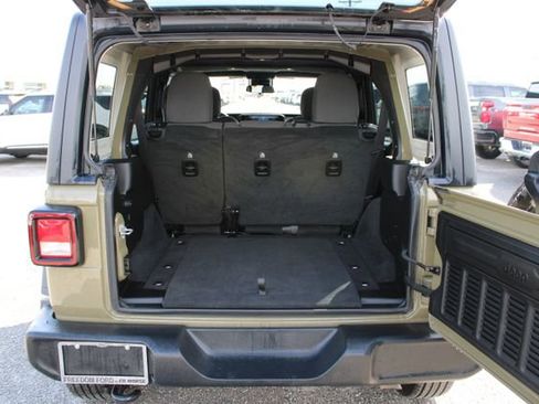 Used 2025 Jeep Wrangler Unlimited Sport AWD/4WD image 7