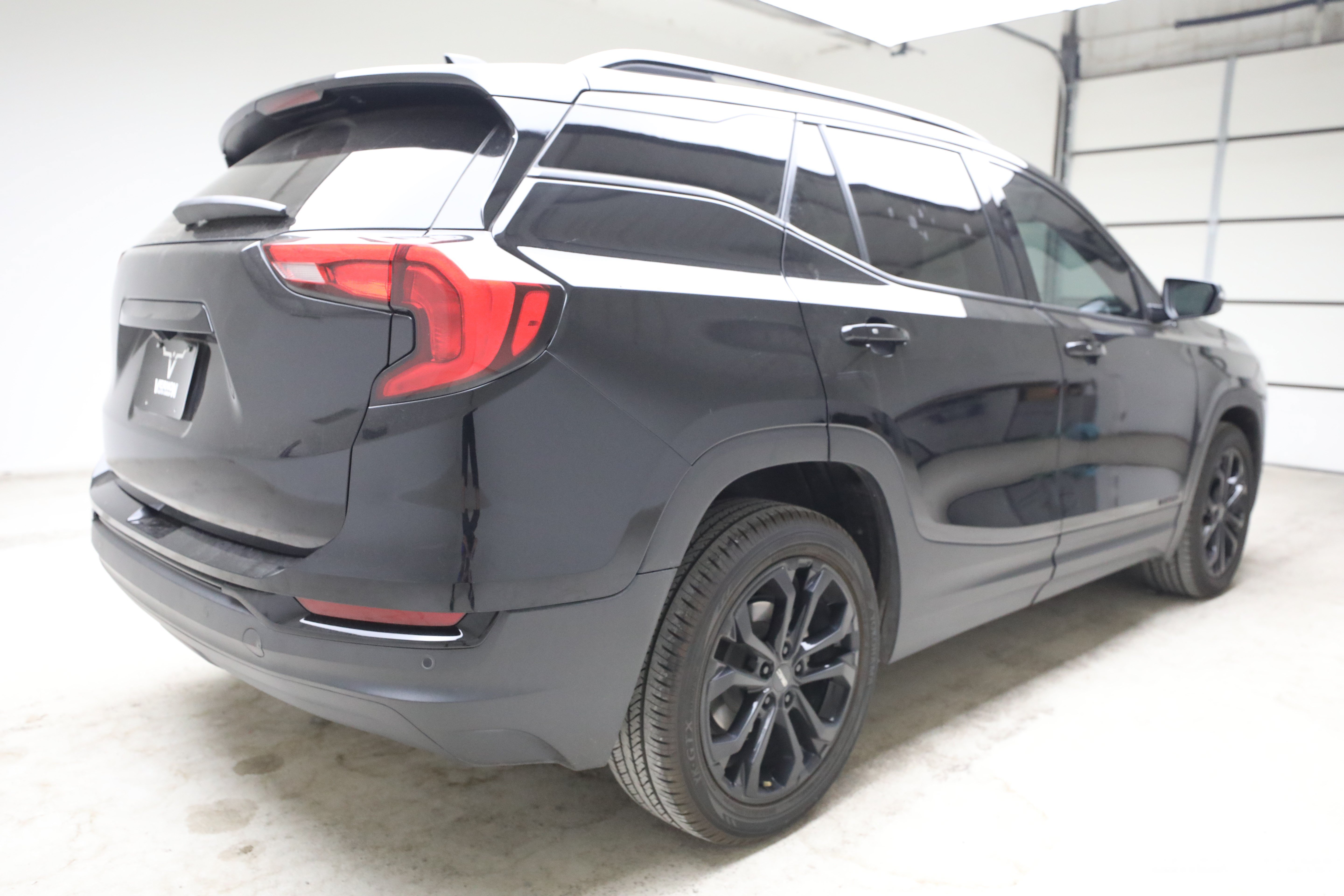 Used 2021 GMC Terrain SLT w/ Infotainment Package II FWD image 4