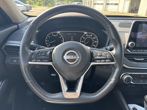 Used 2023 Nissan Altima 2.5 SR FWD image 25