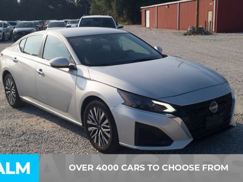 Used 2023 Nissan Altima 2.5 SV FWD image 2