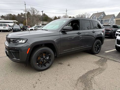 New 2026 Jeep Grand Cherokee Altitude image 4