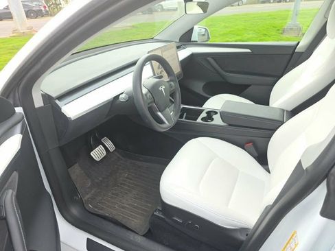 Used 2022 Tesla Model Y Performance image 10