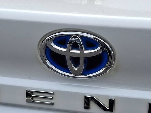 Used 2023 Toyota Sienna Platinum FWD image 30