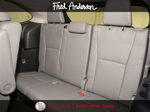 Used 2024 Toyota Highlander Platinum FWD image 11