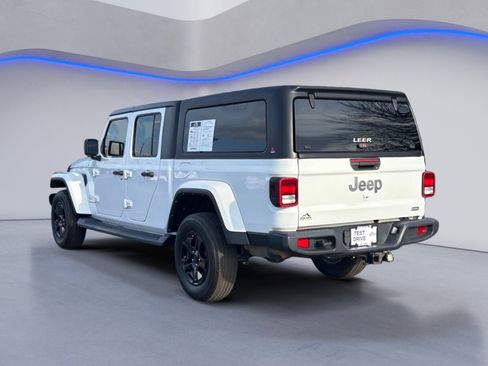 Used 2021 Jeep Gladiator Overland image 10