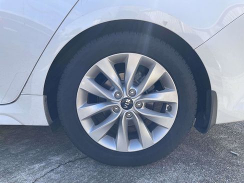 Used 2018 Kia Optima LX w/ 17" Alloy Wheels Package image 3