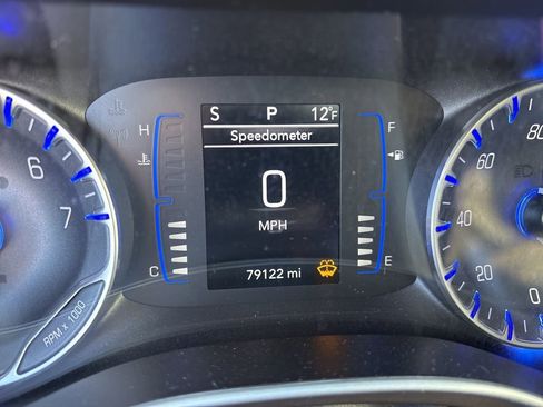 Used 2023 Chrysler Voyager LX image 17