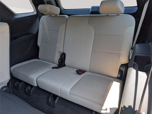 Used 2023 Chevrolet Traverse LS AWD/4WD image 15