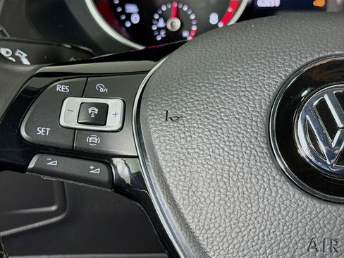 Used 2021 Volkswagen Tiguan SE w/ Panoramic Sunroof Package image 13