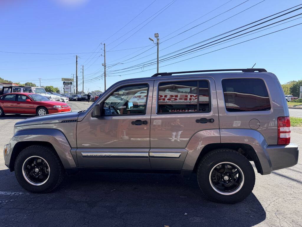 Used 2012 Jeep Liberty Sport AWD/4WD image 3
