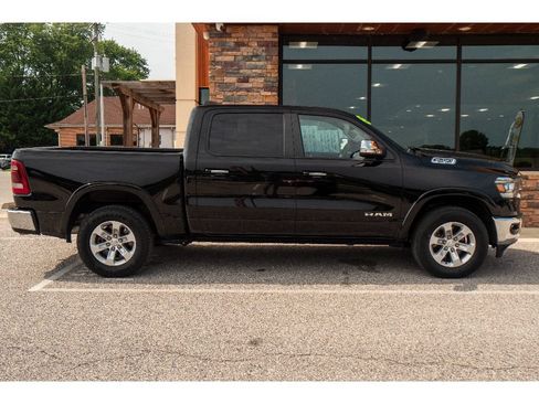 Used 2022 RAM 1500 Laramie AWD/4WD image 2