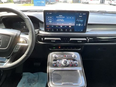 Used 2022 Lincoln Nautilus FWD w/ Premium Package image 19