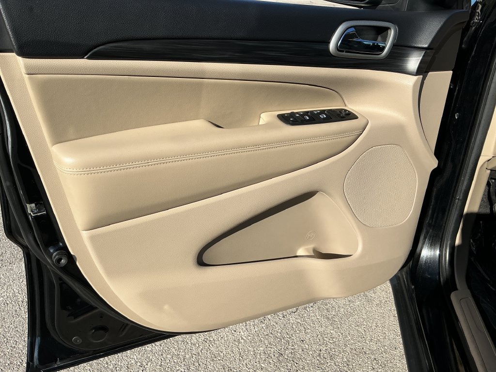 Certified 2022 Jeep Grand Cherokee Laredo E w/ Security & Convenience Group AWD/4WD image 12