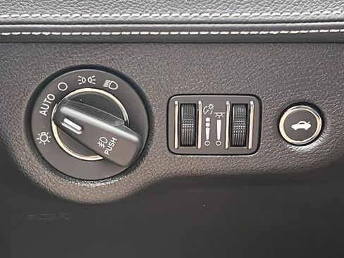 Used 2023 Chrysler 300 C RWD image 21
