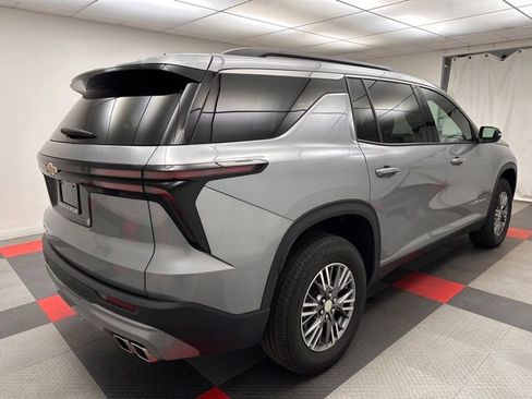 Used 2025 Chevrolet Traverse LT AWD/4WD image 6