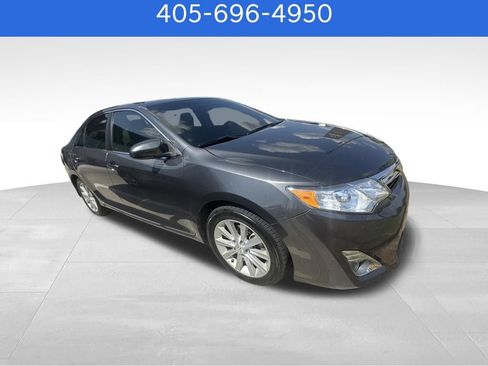 Used 2012 Toyota Camry XLE w/ Convenience Pkg FWD image 2