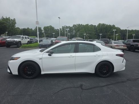 Used 2024 Toyota Camry SE w/ Cold Weather Package FWD image 5