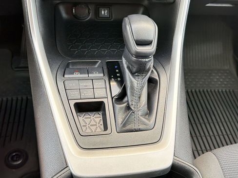 Used 2019 Toyota RAV4 LE w/ All Weather Liner Package AWD/4WD image 18