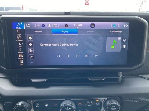 Used 2024 Jeep Gladiator Rubicon w/ Technology Group AWD/4WD image 7
