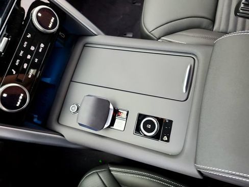 New 2026 Land Rover Discovery Limited Edition AWD/4WD image 26