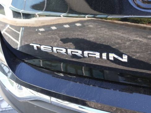 Used 2022 GMC Terrain SLT w/ Infotainment Package II FWD image 7
