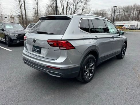 Used 2022 Volkswagen Tiguan SE w/ Panoramic Sunroof Package image 3