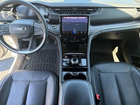 Used 2023 Jeep Grand Cherokee Limited AWD/4WD image 29