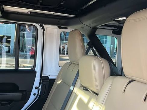 Used 2019 Jeep Wrangler Unlimited Rubicon AWD/4WD image 18