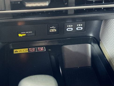 Used 2025 Toyota Camry SE FWD image 31
