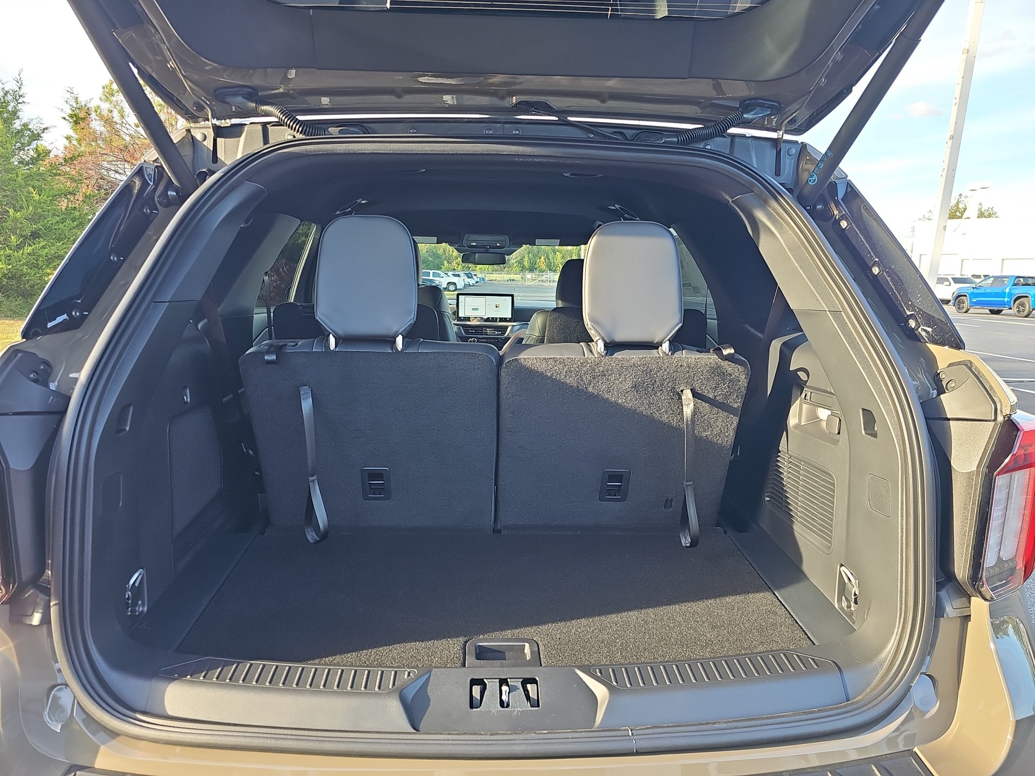New 2027 Ford Explorer ST-Line w/ Premium Package RWD image 23