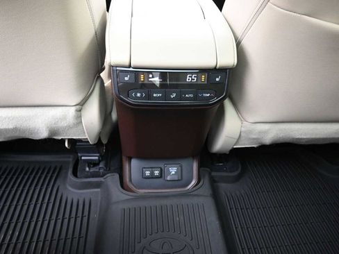 Used 2021 Toyota Highlander Platinum AWD/4WD image 11