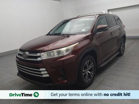 Used 2018 Toyota Highlander LE FWD image 1