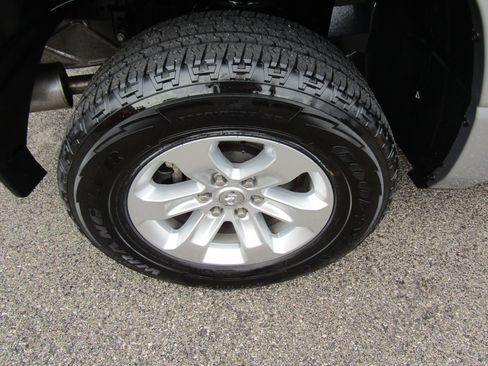 Used 2024 RAM 1500 Laramie image 12