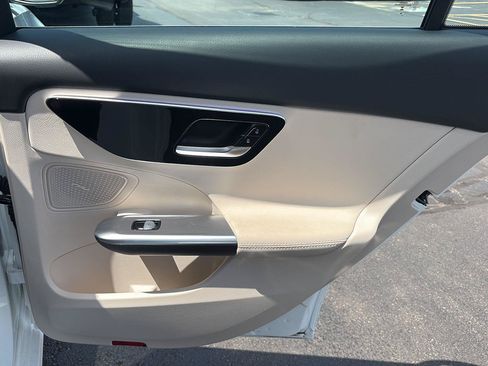 Used 2025 Mercedes-Benz C 300 4MATIC Sedan image 24