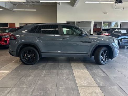 Used 2025 Volkswagen Atlas Cross Sport SEL R-Line AWD/4WD image 11