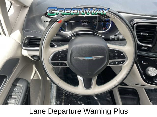 Used 2017 Chrysler Pacifica Platinum FWD image 16