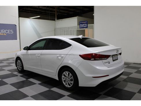 Used 2017 Hyundai Elantra SE image 6