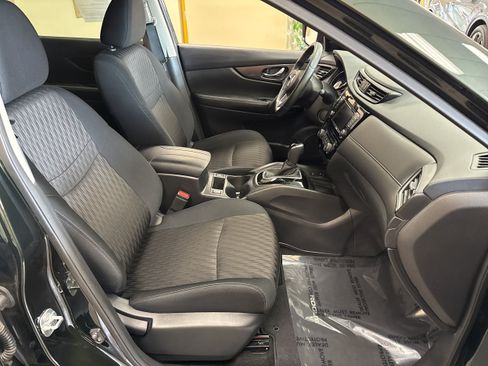 Used 2019 Nissan Rogue SV w/ Premium Package AWD/4WD image 18
