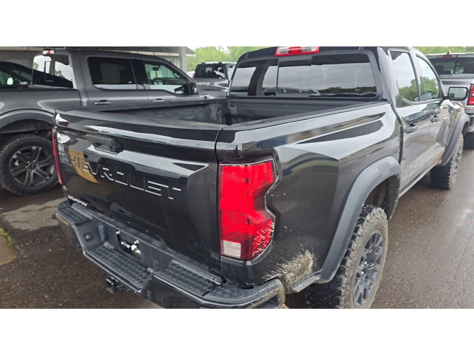 Used 2023 Chevrolet Colorado Trail Boss w/ Technology Package AWD/4WD image 3
