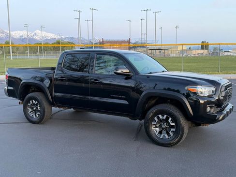 Used 2021 Toyota Tacoma TRD Off-Road w/ Technology Package AWD/4WD image 4