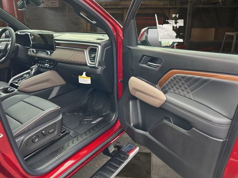 New 2026 GMC Canyon Denali AWD/4WD image 17