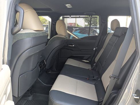 Used 2024 Lexus GX 550 AWD/4WD image 25