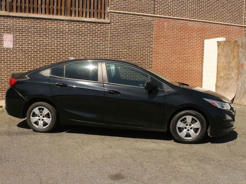 Used 2018 Chevrolet Cruze LS FWD image 2