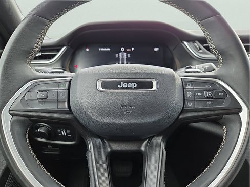 Used 2024 Jeep Grand Cherokee Altitude AWD/4WD image 24